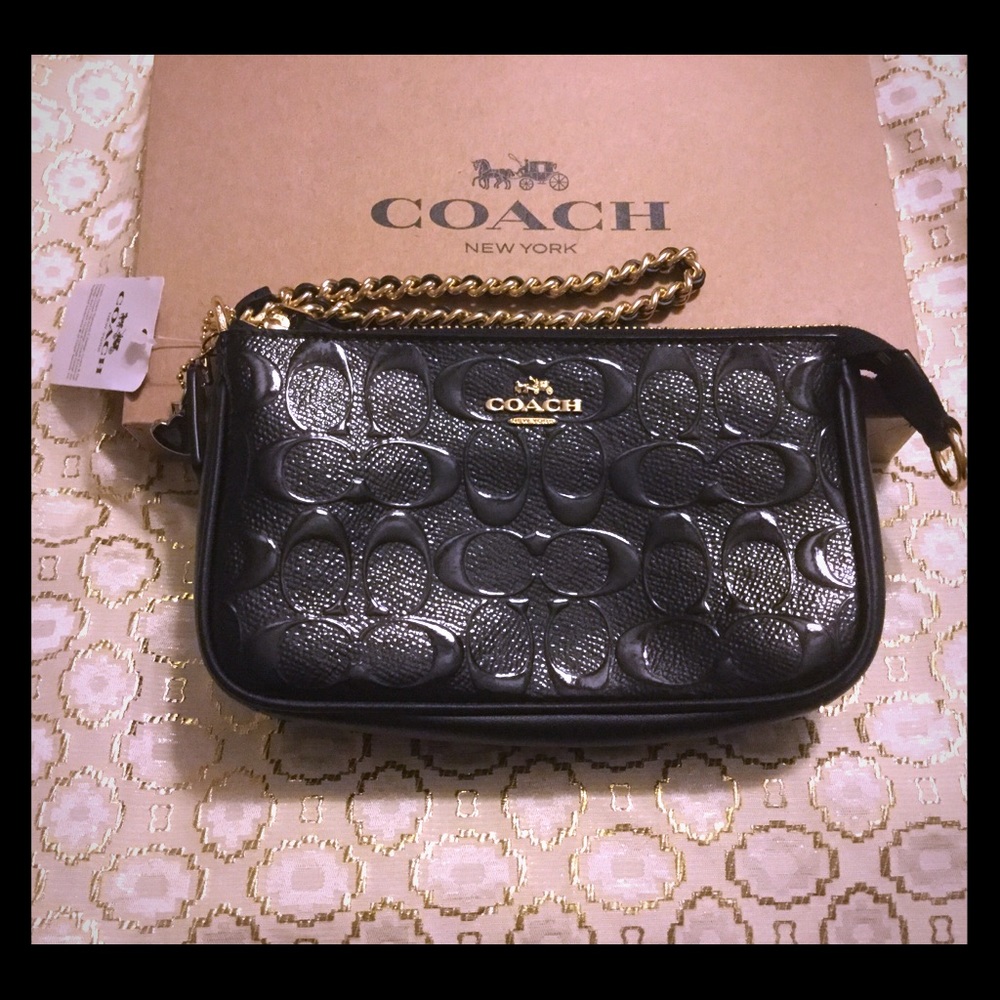 SOLD OUT Coach Signature Chain Purse